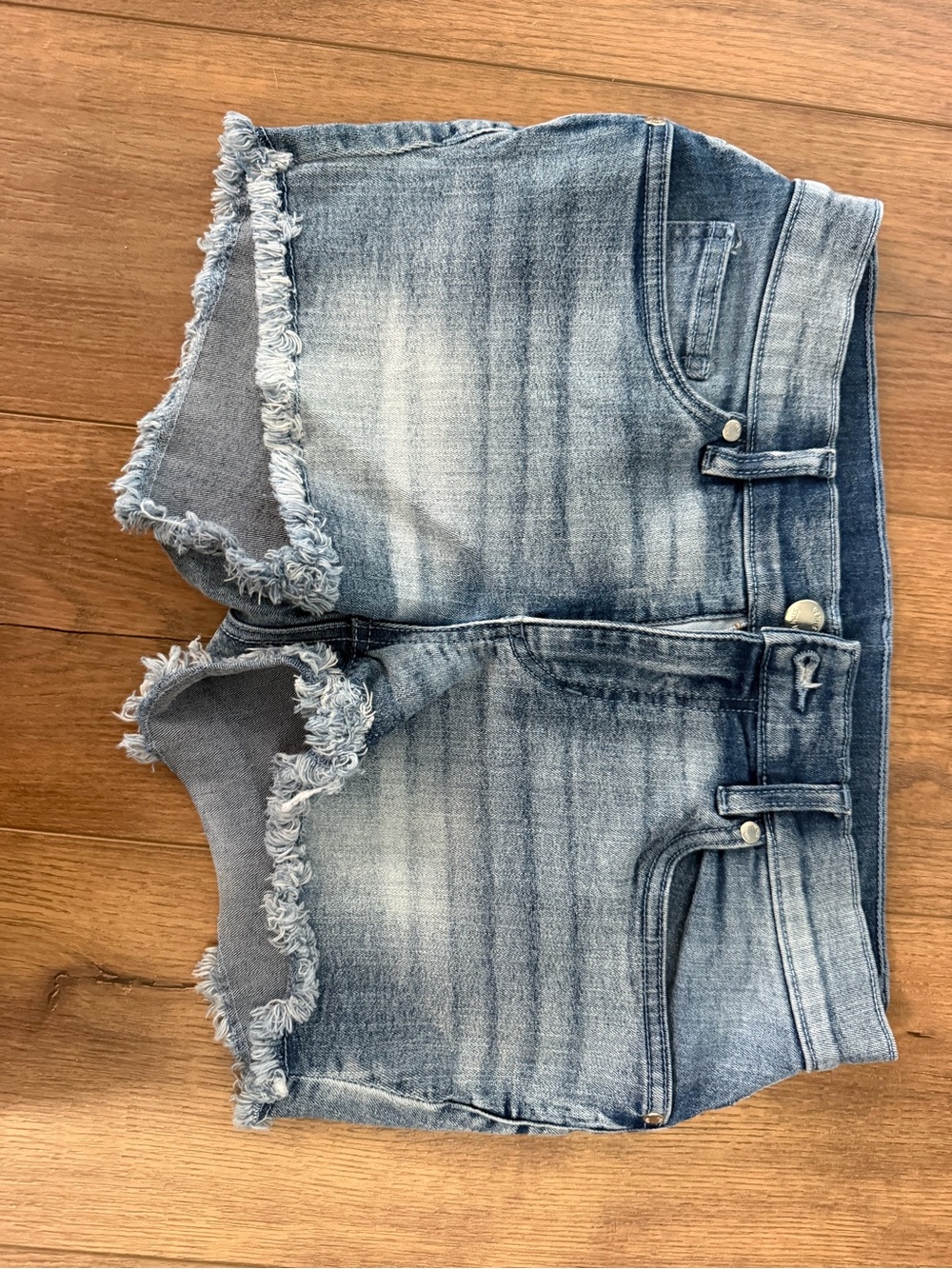 VENUS Light Wash Frayed Hem Denim Shorts